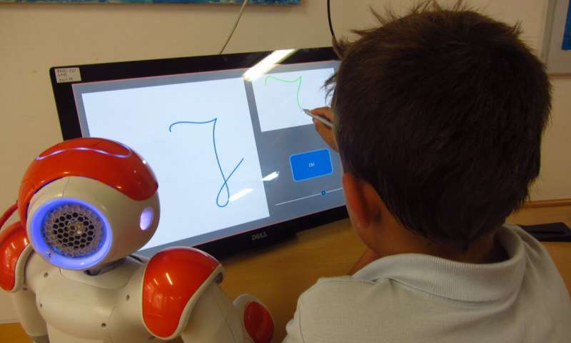 A social robot to enhance children’s handwriting skills