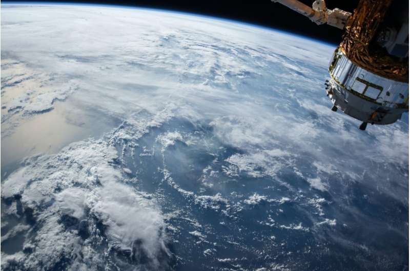 An autonomous system to assemble reconfigurable robotic structures in space