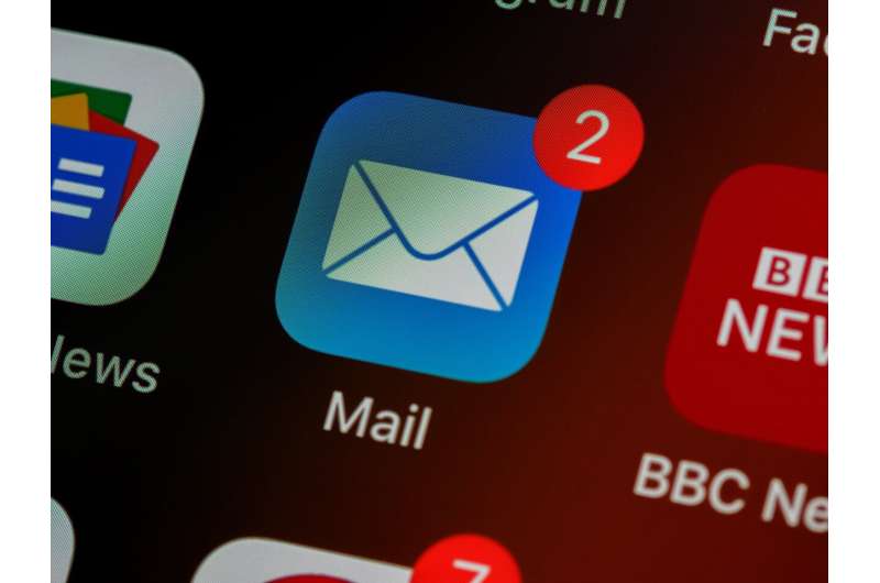 A new model to automatically detect and filter spam emails