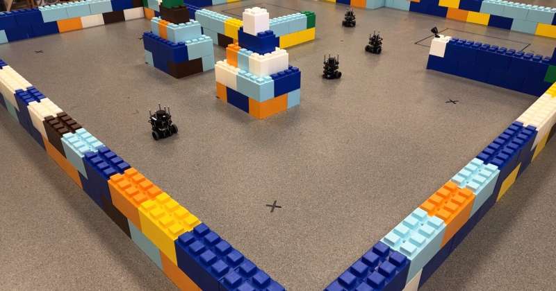 An architecture to coordinate the behavior of different robots in a team