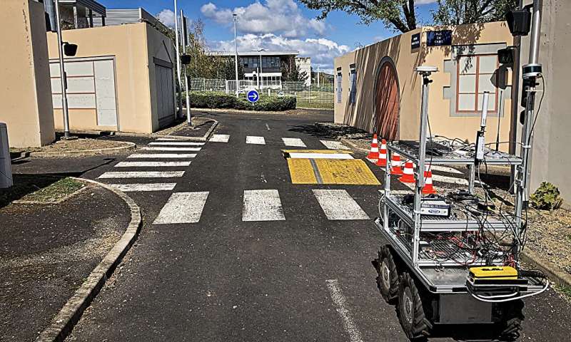 A framework for risk-aware robot navigation in unknown environments