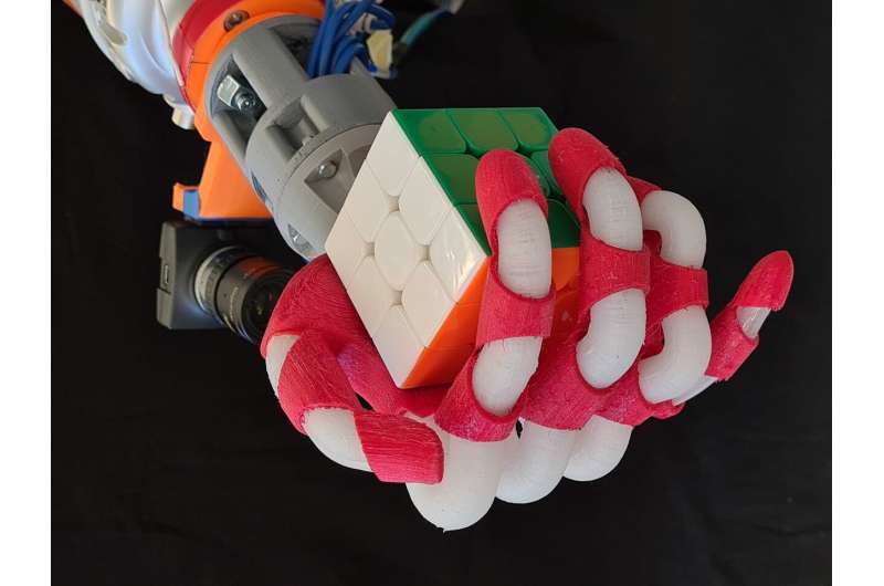 Scientists create soft and scalable robotic hand based on multiple materials