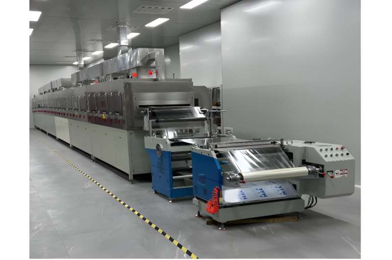 A method to fabricate long rolls of subnanocomposite dielectric polymers