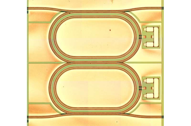 Coupled semiconductor lasers generate novel optical patterns, enabling new spectroscopy techniques